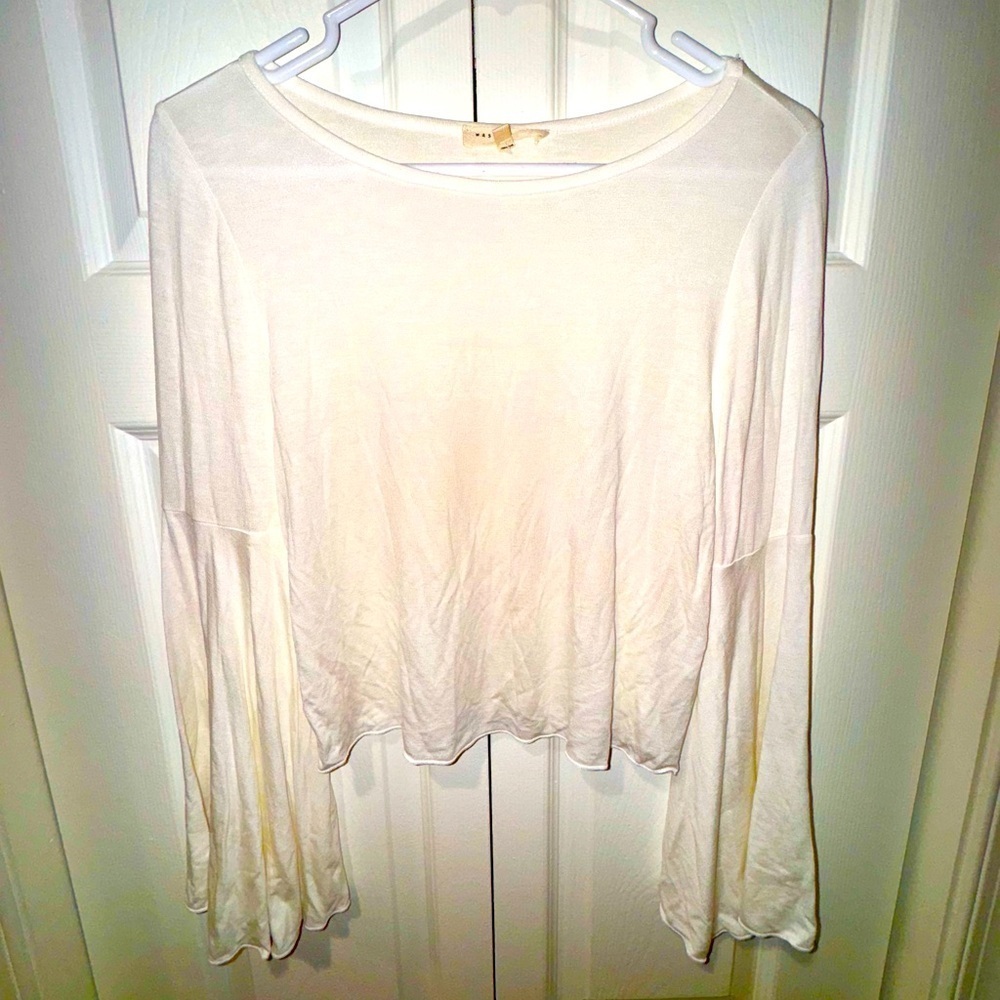 Wasabi & Mint Cream Flowy sleeve crop Blouse. Size Small.  EUC